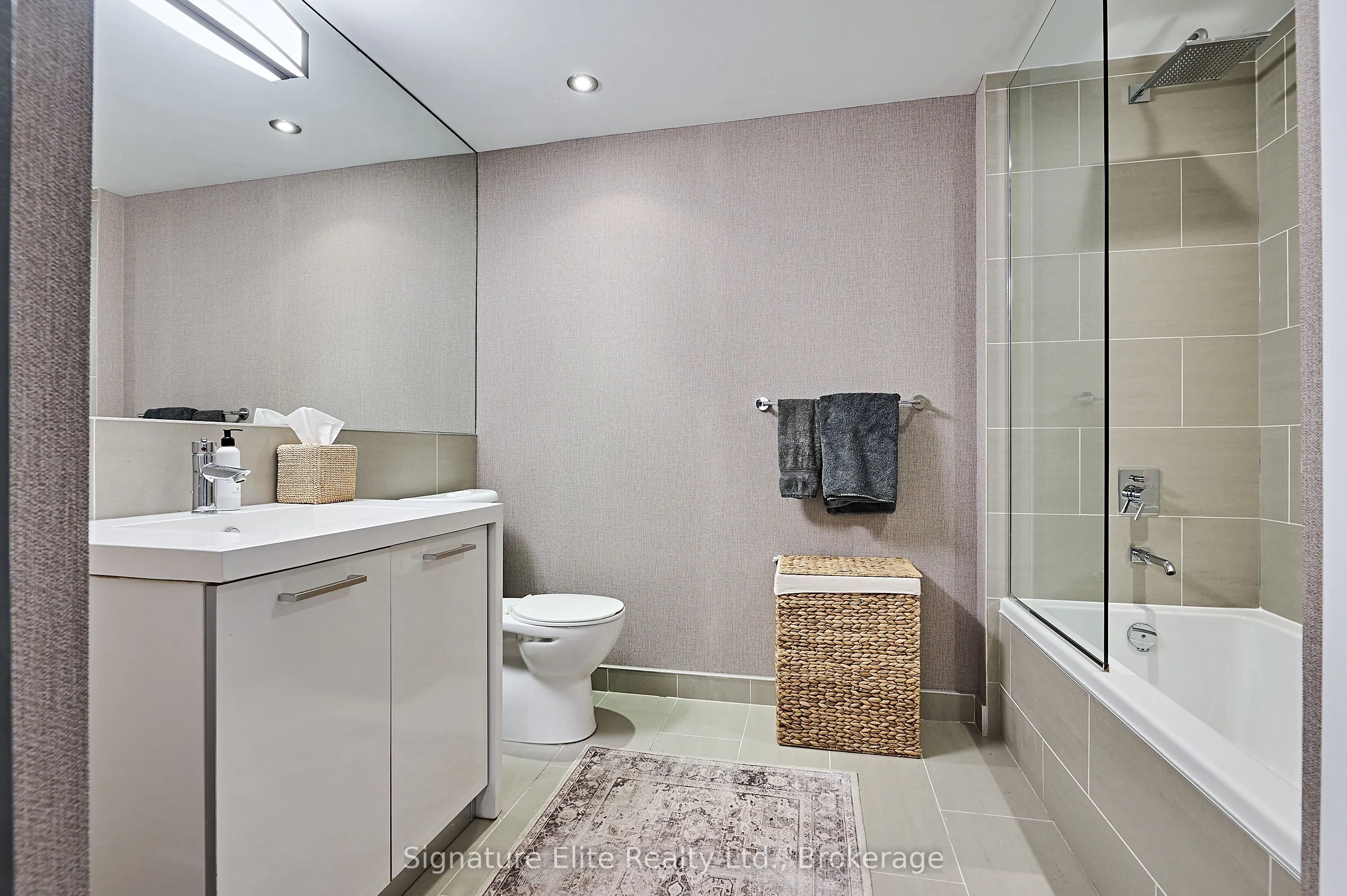 319 Carlaw Avenue, #1006