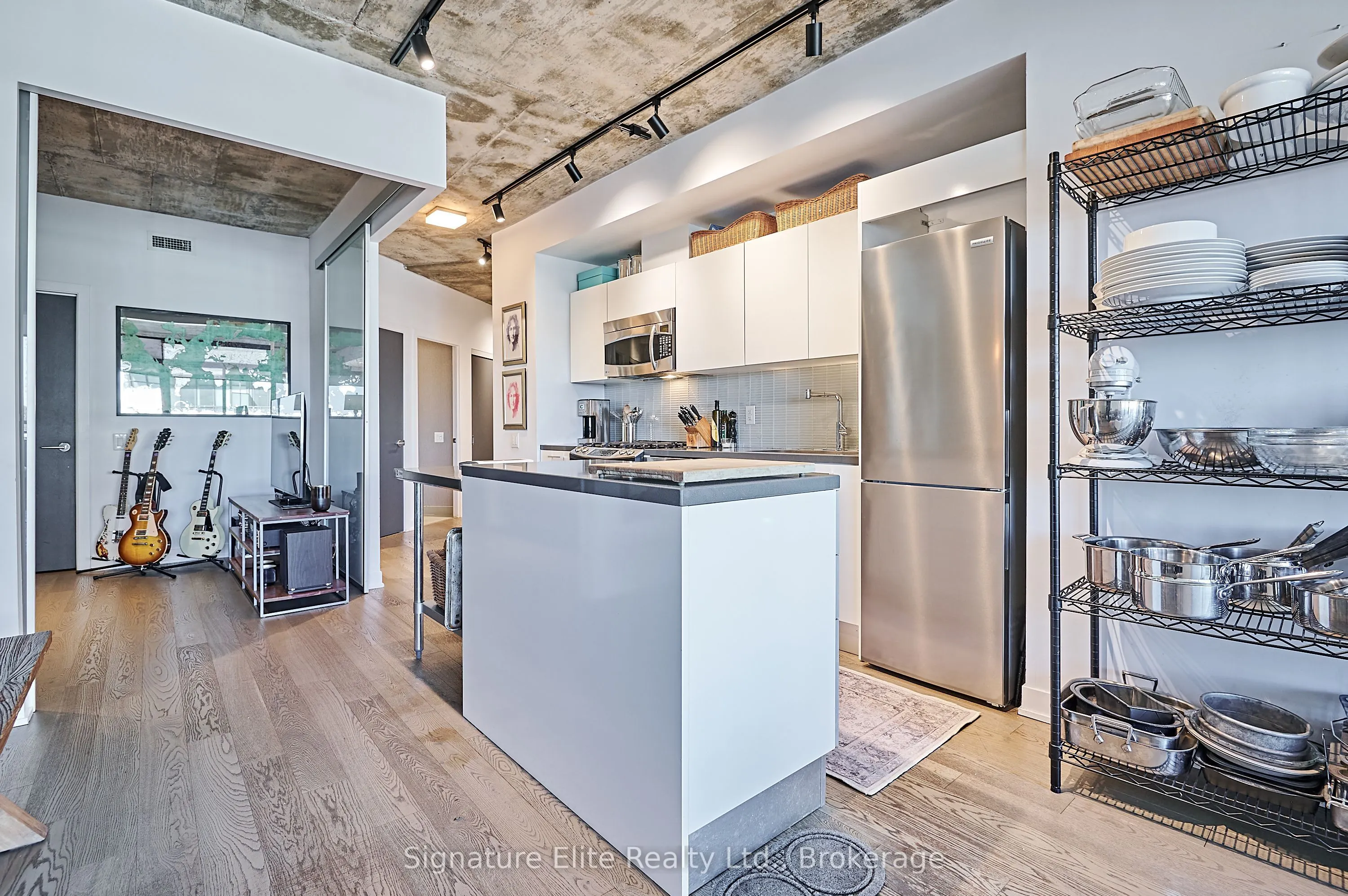 319 Carlaw Avenue, #1006