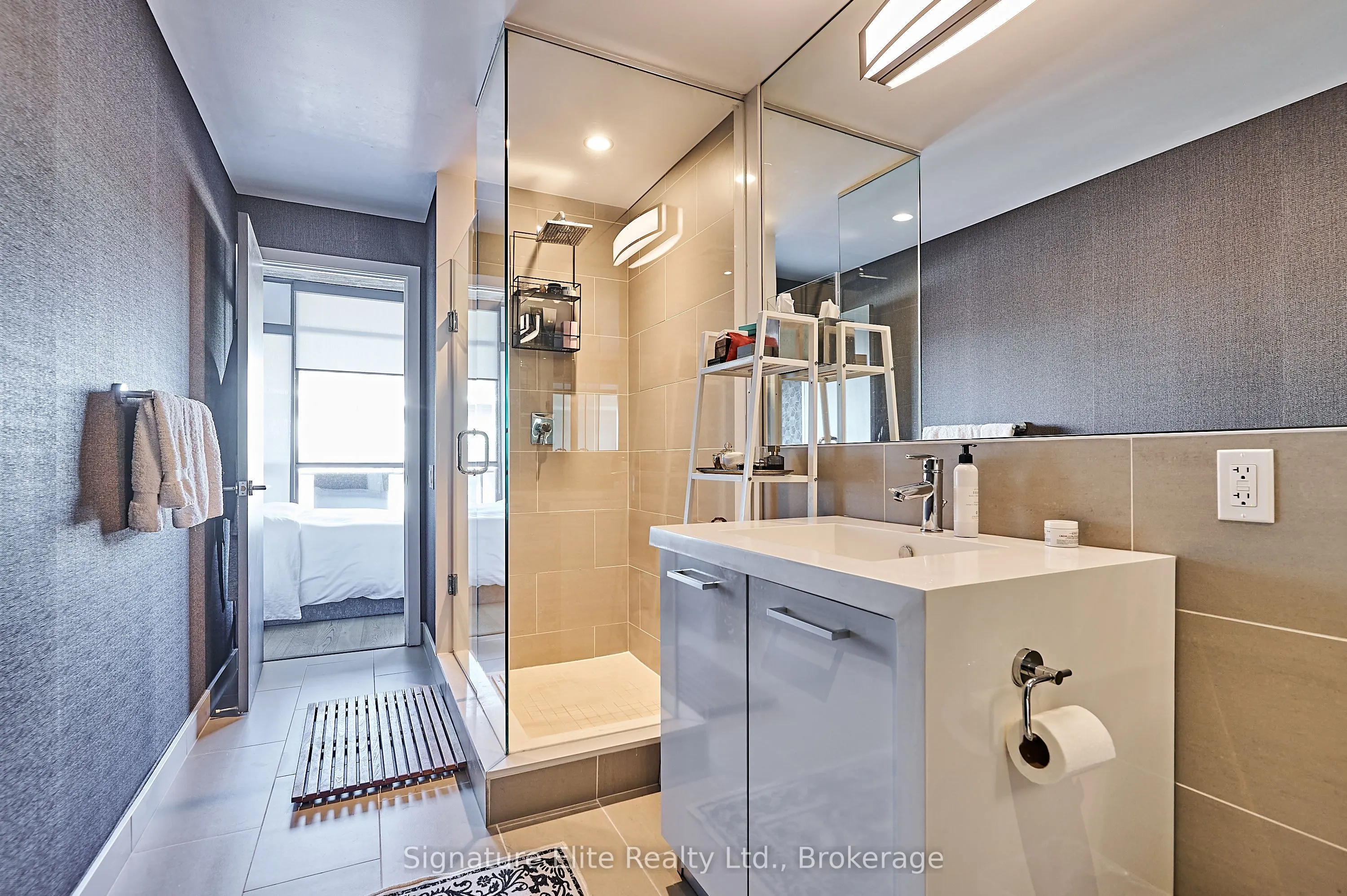 319 Carlaw Avenue, #1006