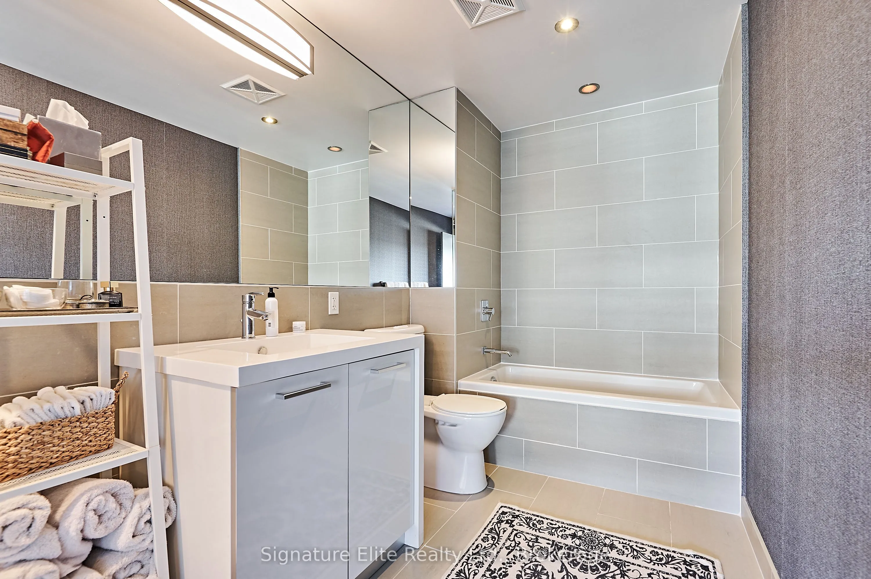 319 Carlaw Avenue, #1006