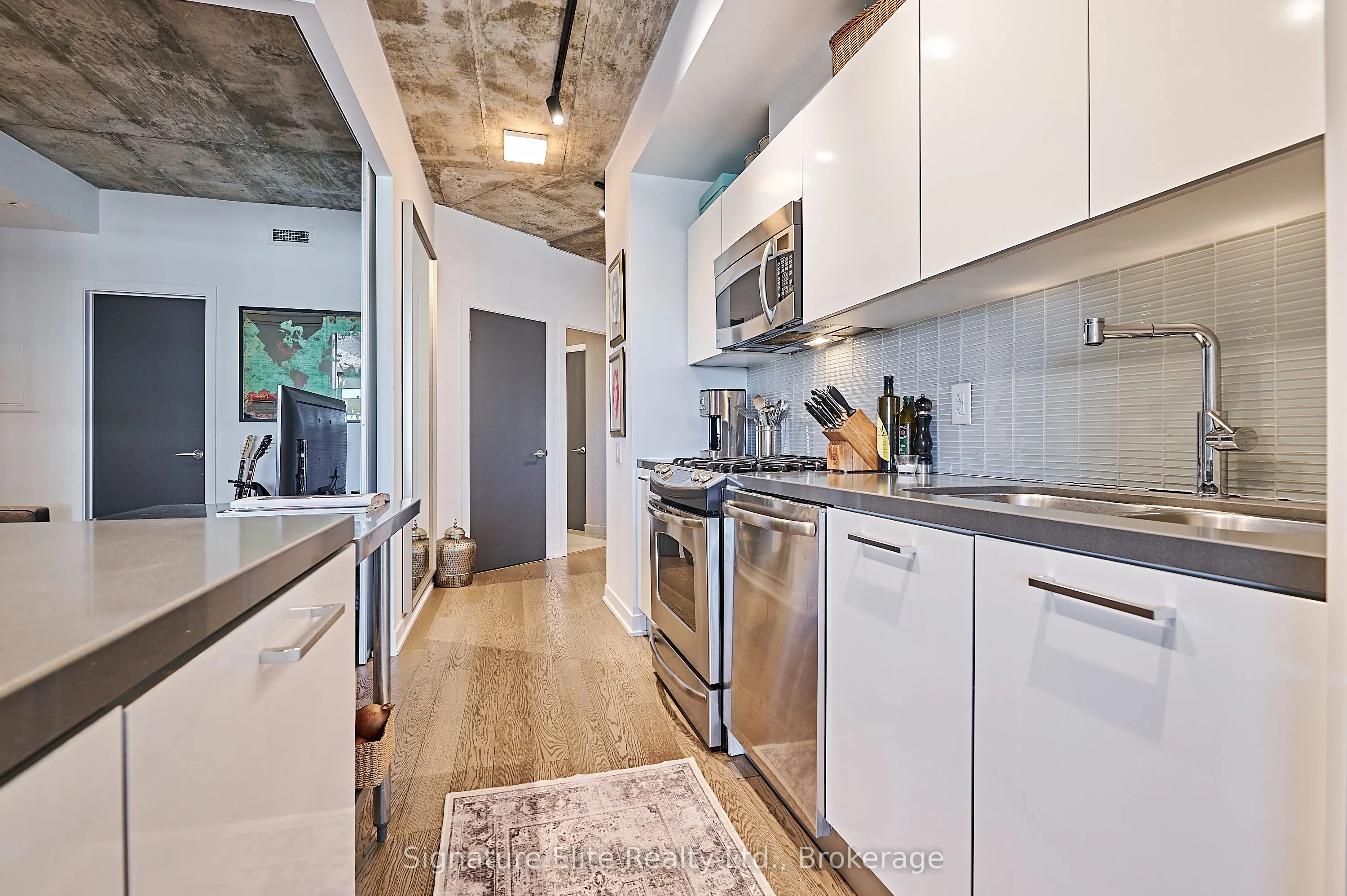 319 Carlaw Avenue, #1006