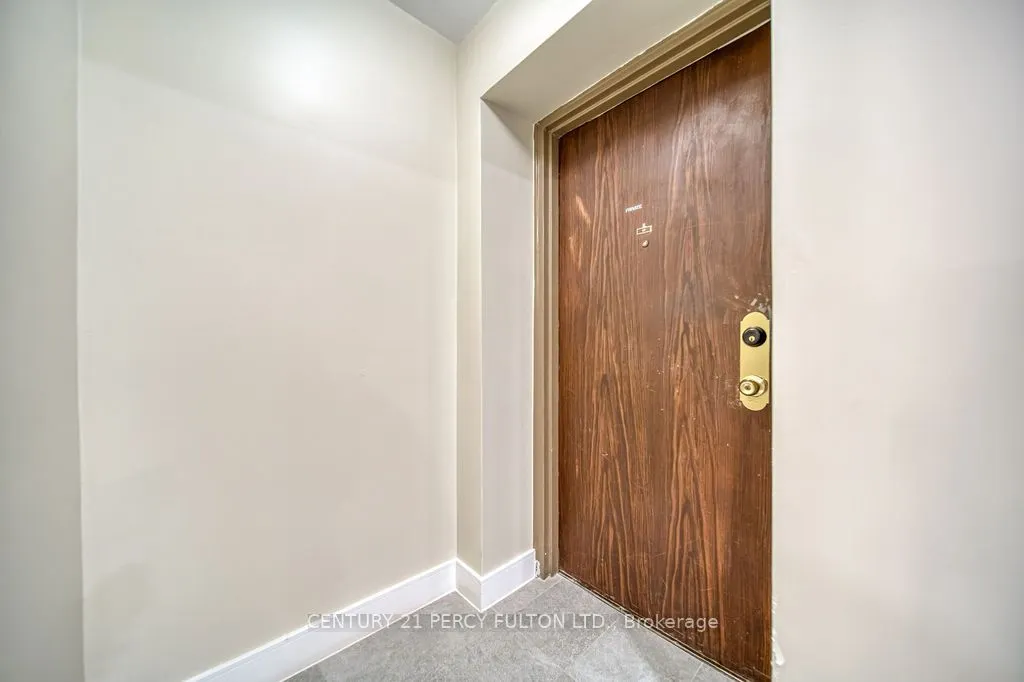 921 Midland Avenue, #101