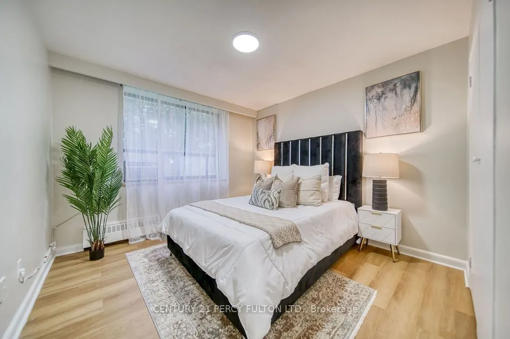 921 Midland Avenue, #101