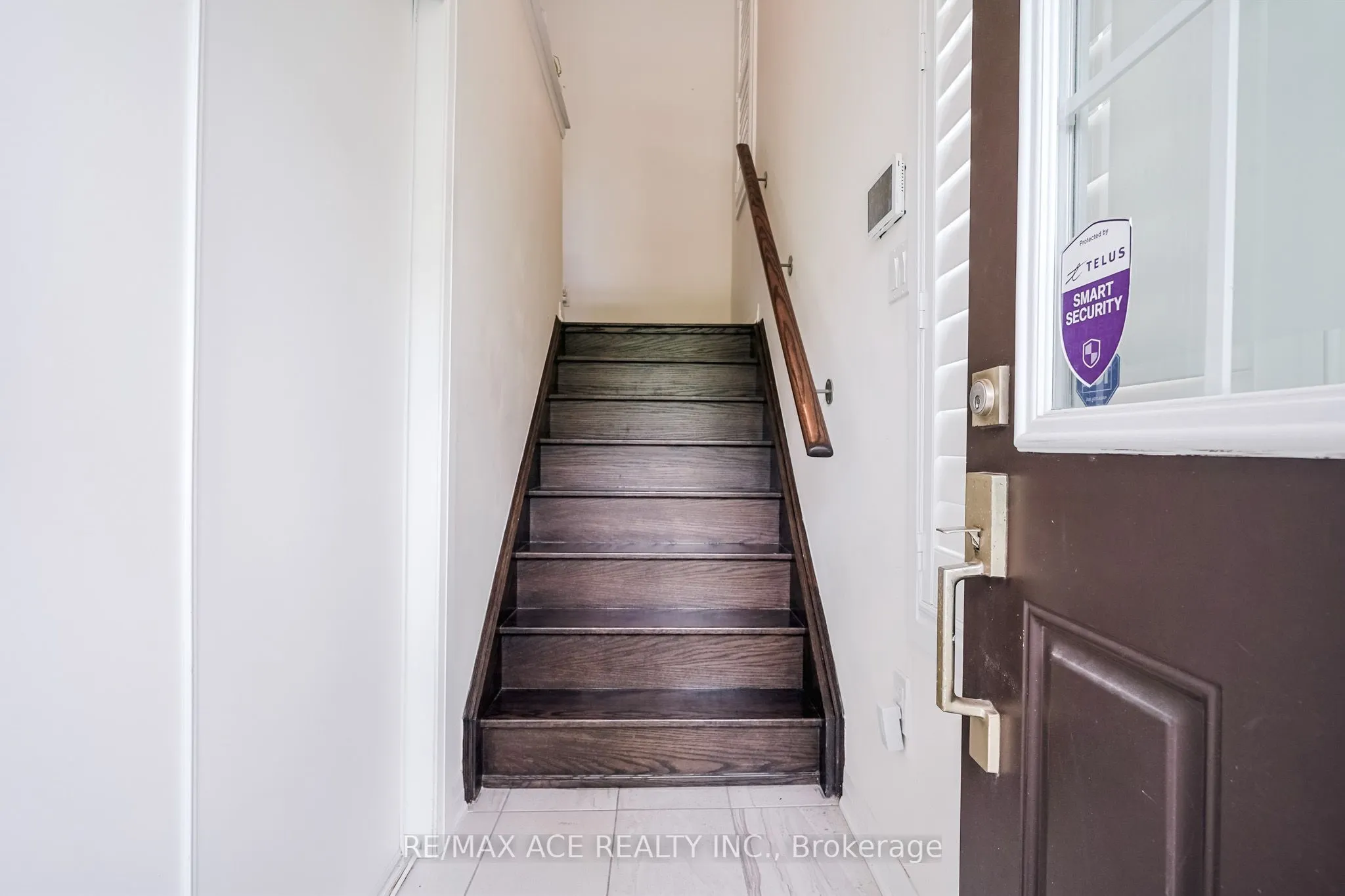 218 London Lane