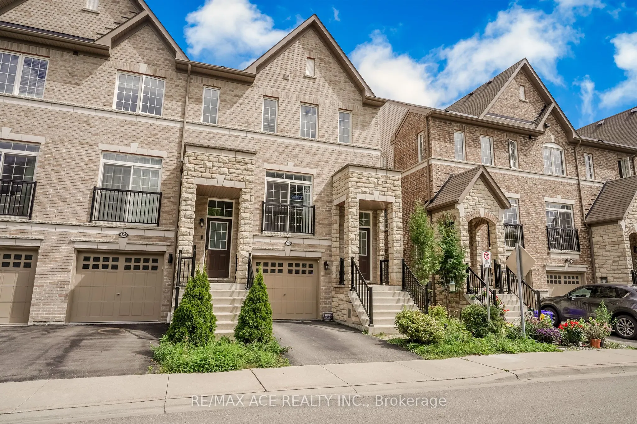 218 London Lane