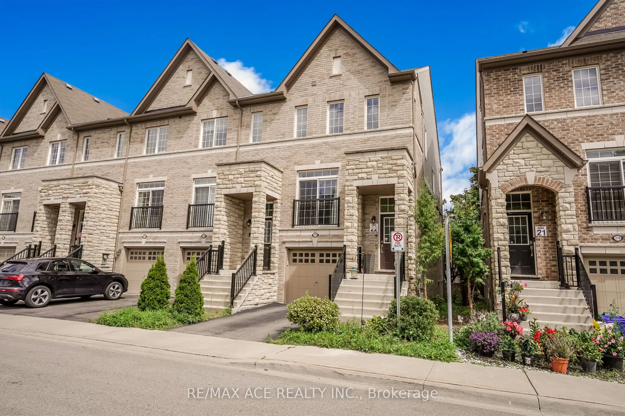 218 London Lane