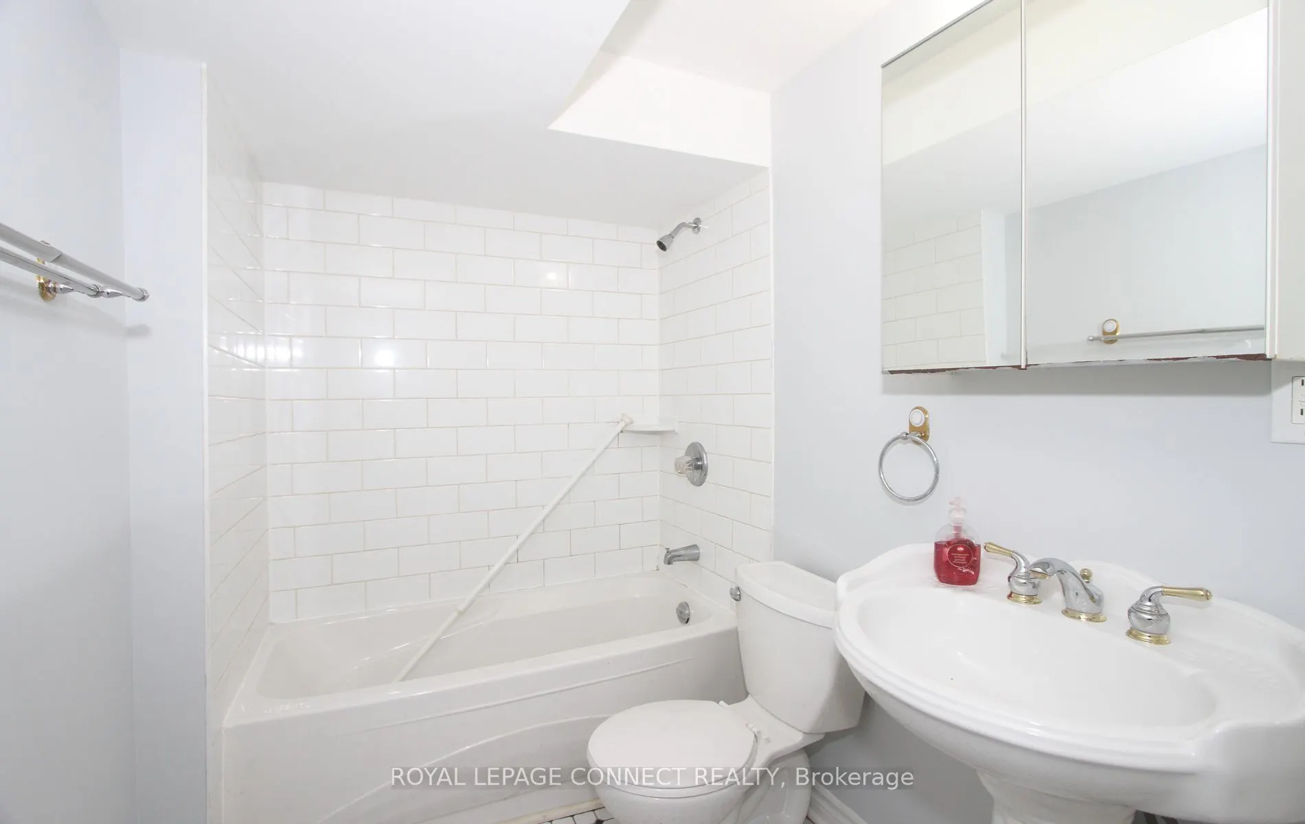 1229A Woodbine (Lower) Avenue