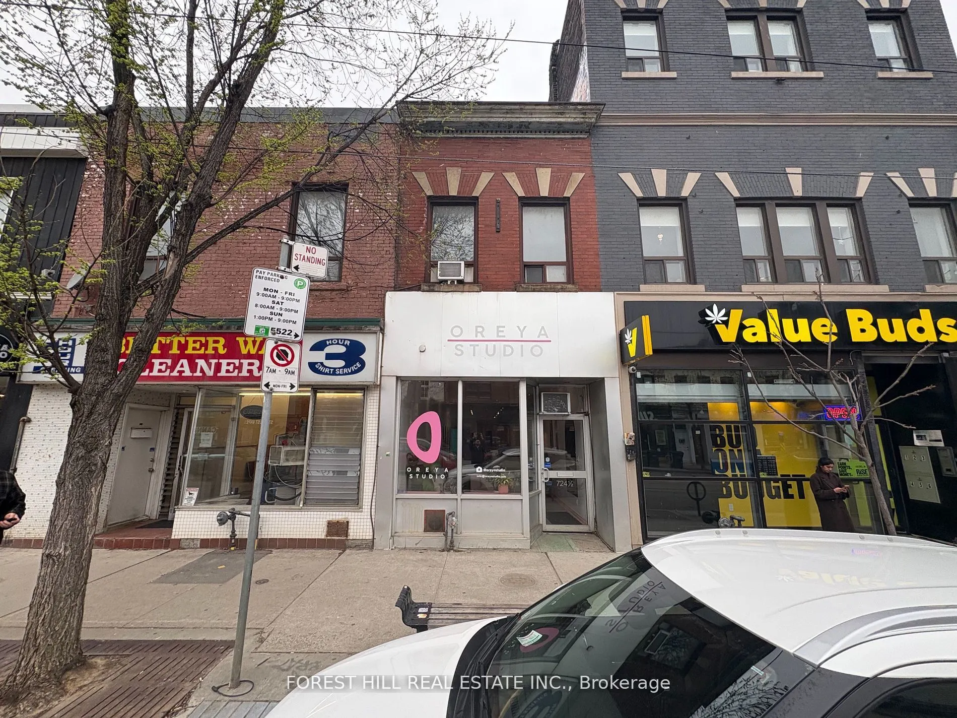 724 1/2 Queen Street E