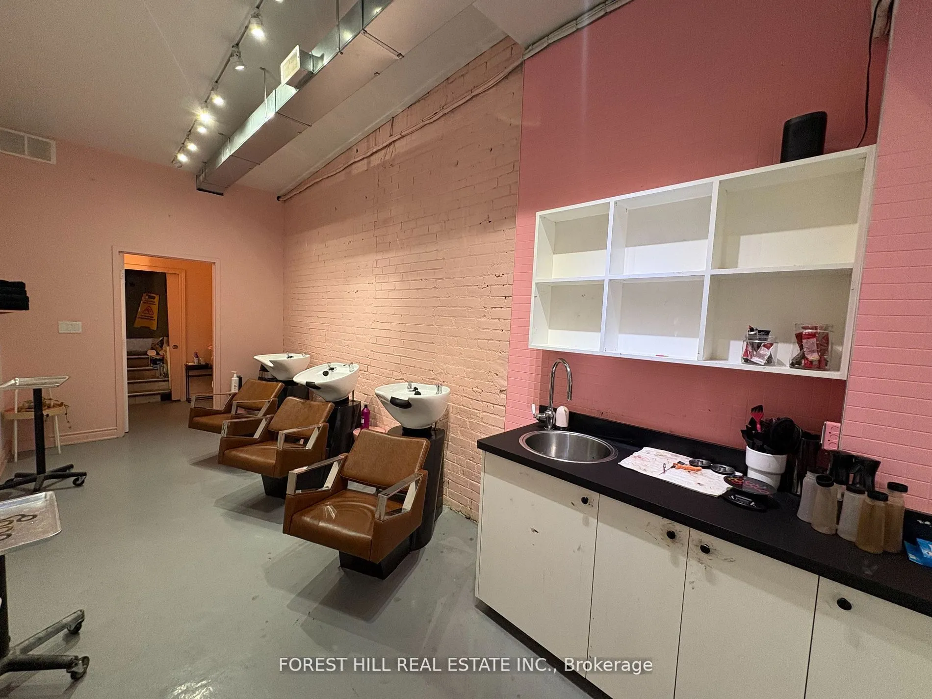 724 1/2 Queen Street E