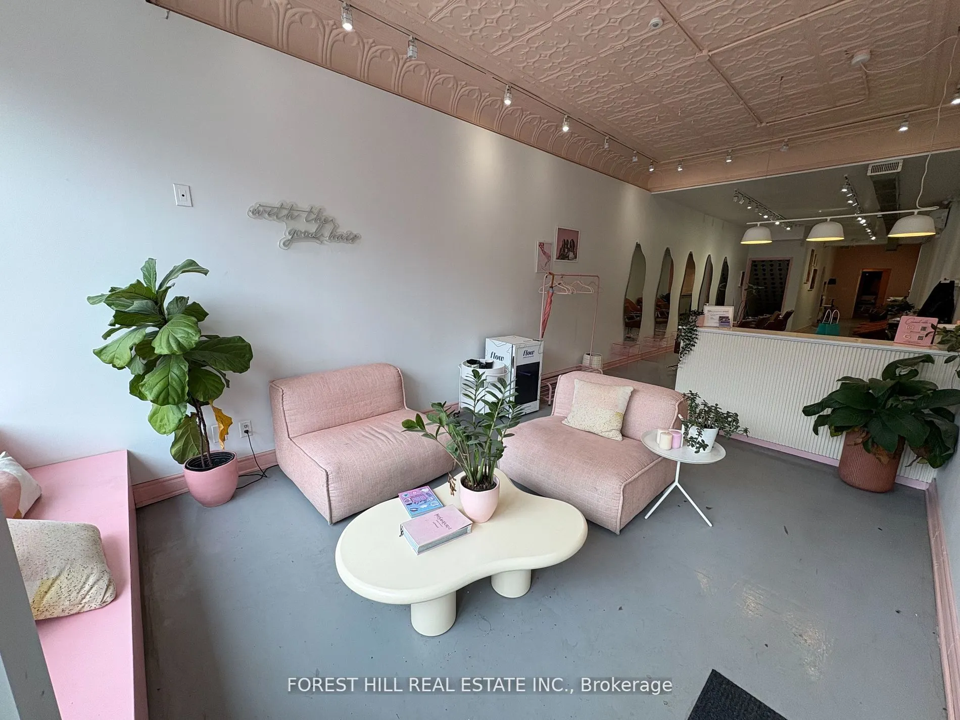 724 1/2 Queen Street E