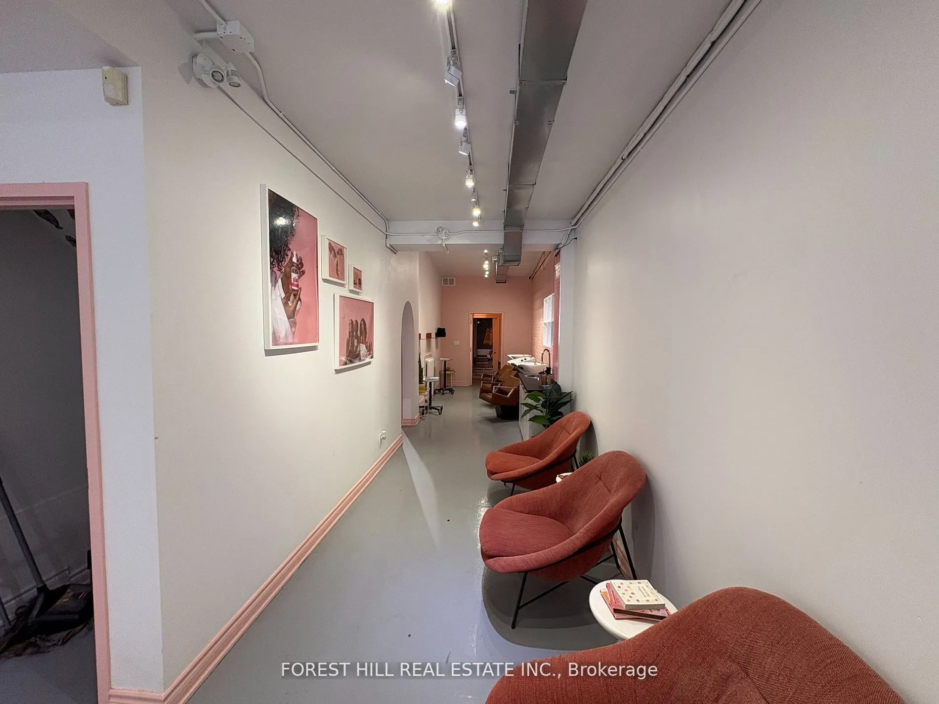 724 1/2 Queen Street E