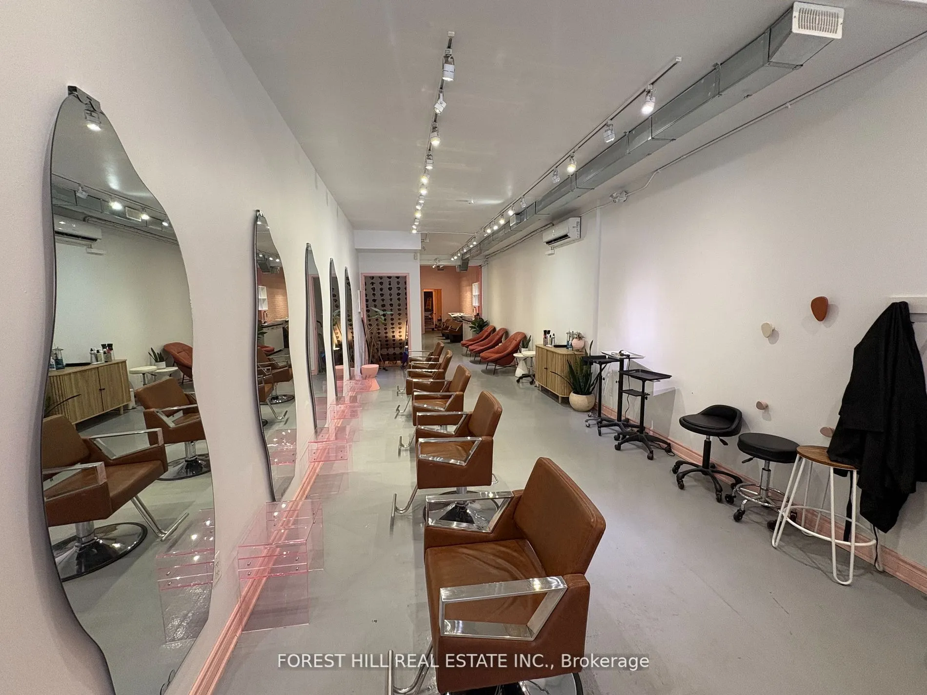 724 1/2 Queen Street E