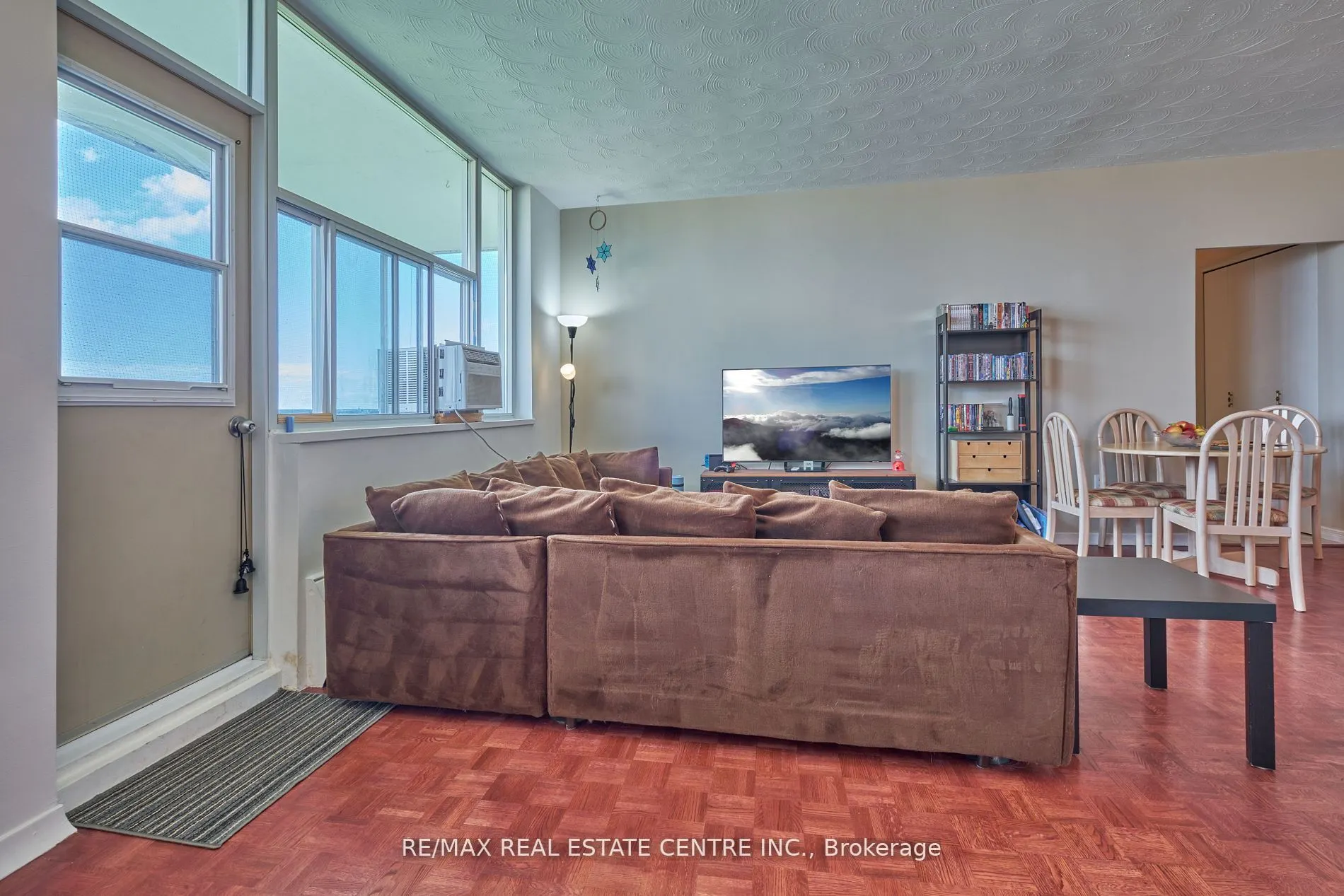 2245 Eglinton Avenue E, #1010