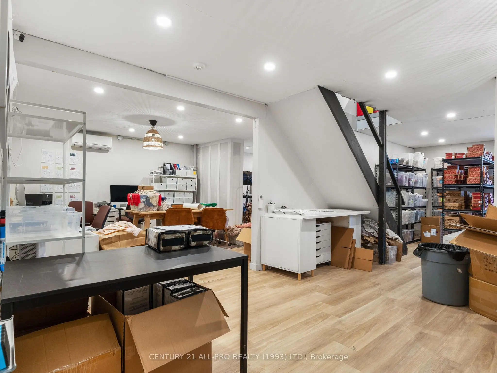 34 King Street W