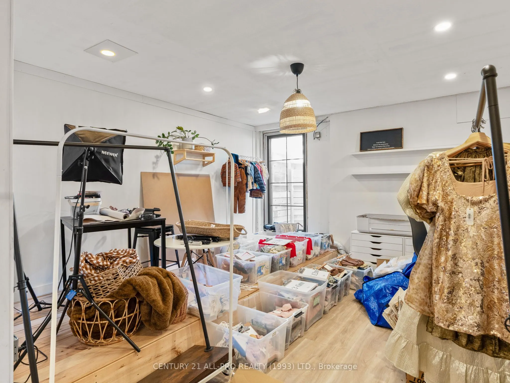 34 King Street W