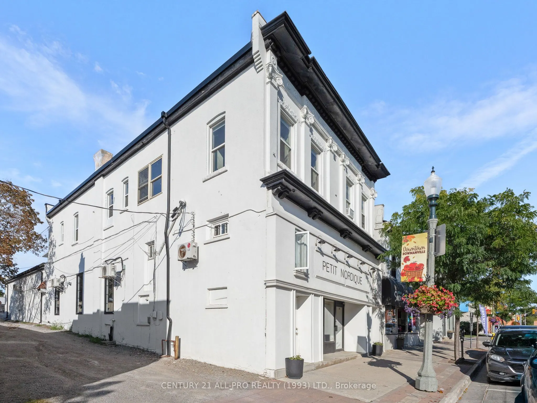34 King Street W