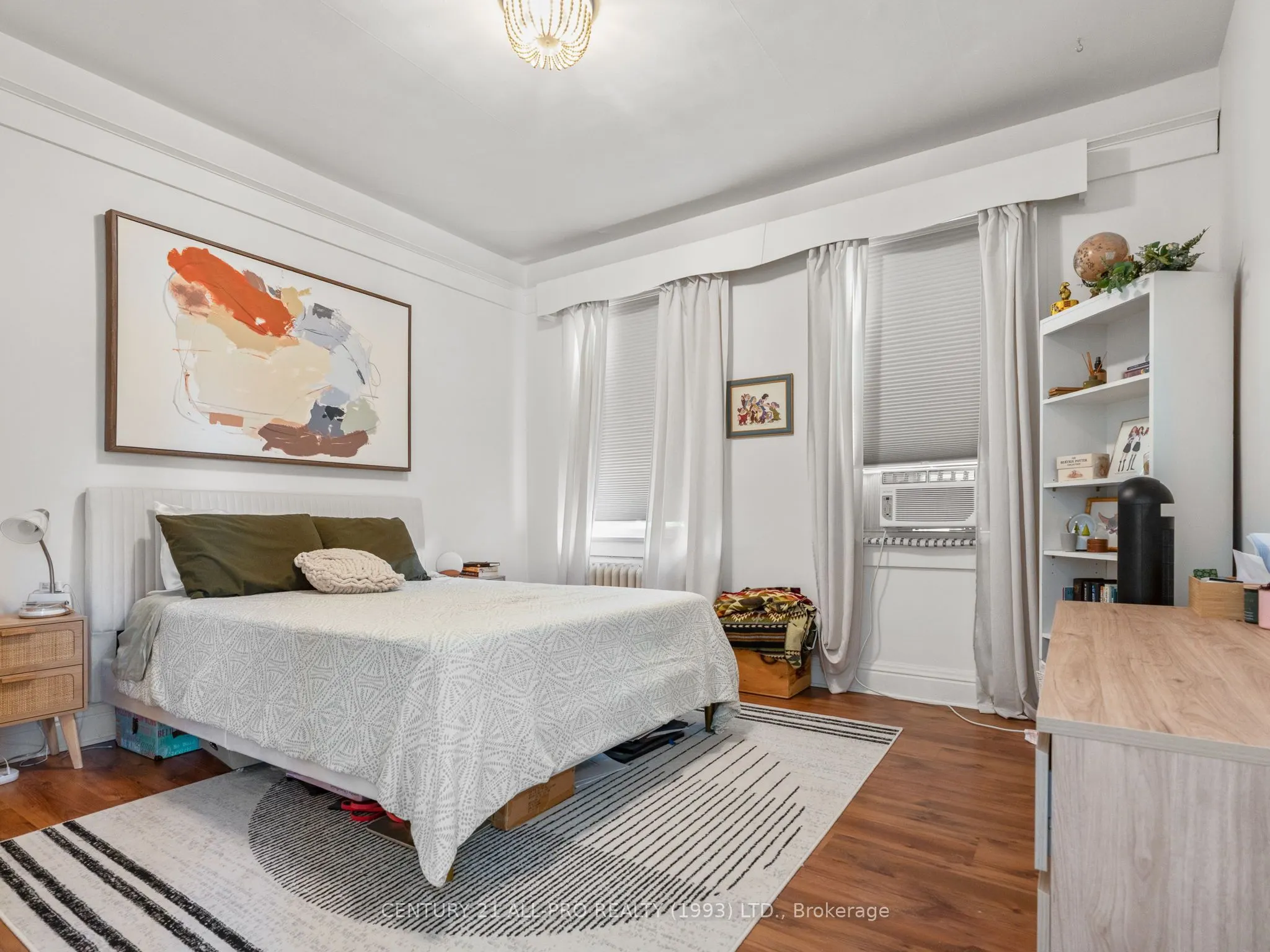 34 King Street W