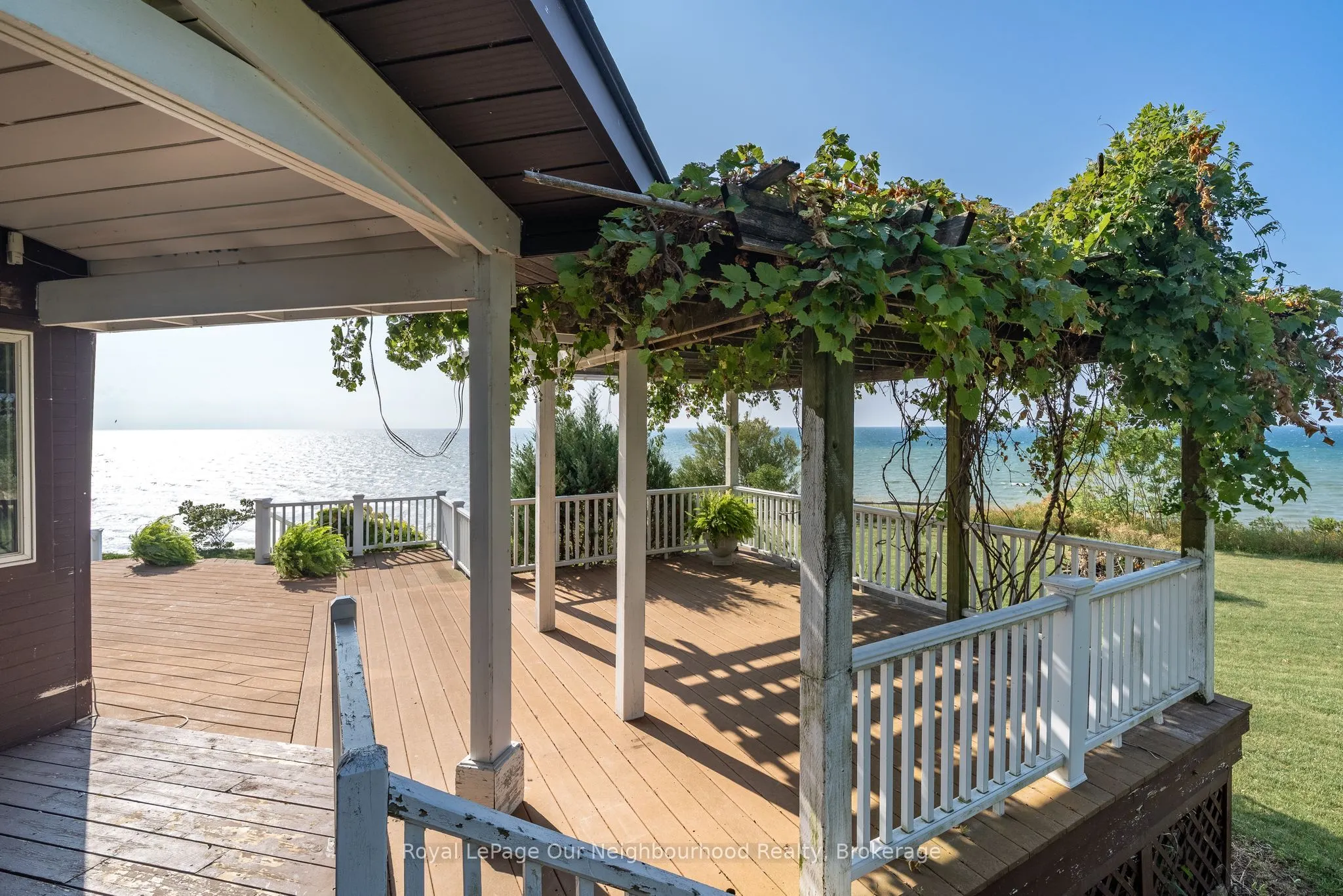 3741 LAKESHORE Road E