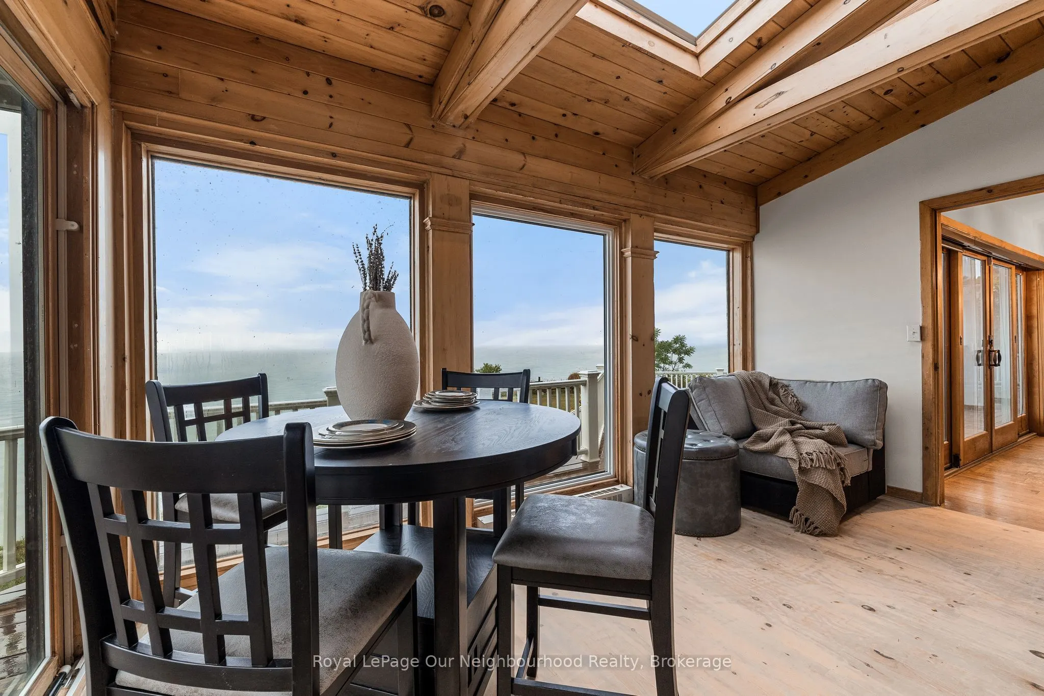 3741 LAKESHORE Road E