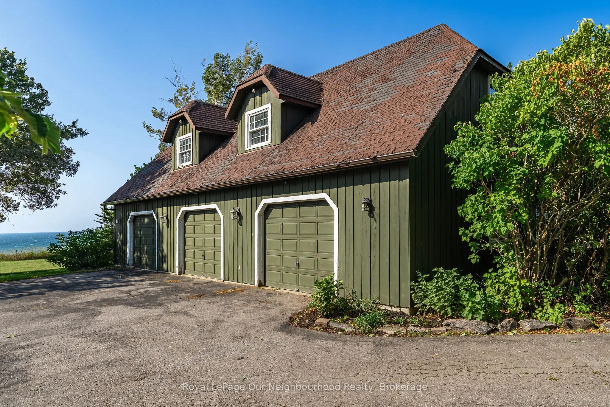 3741 LAKESHORE Road E