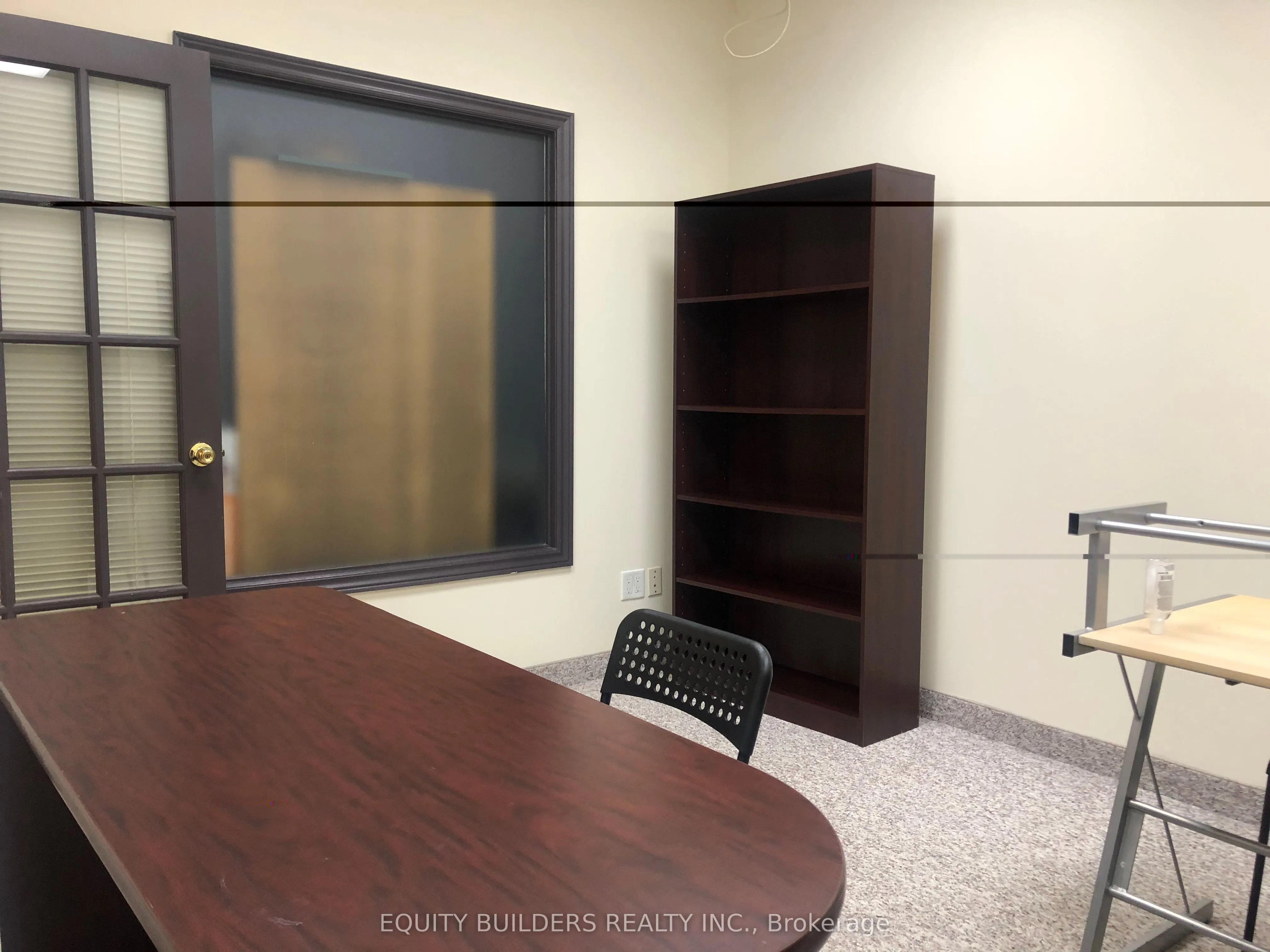 80 Corporate Drive, #302-D&E