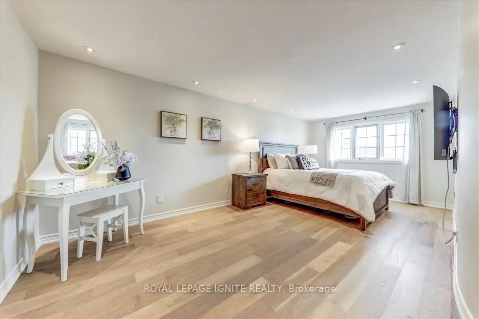 26 Halfmoon Square