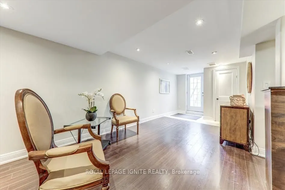 26 Halfmoon Square