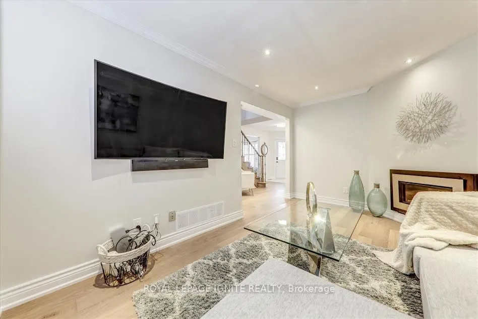 26 Halfmoon Square