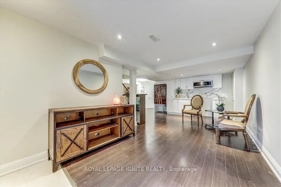 26 Halfmoon Square