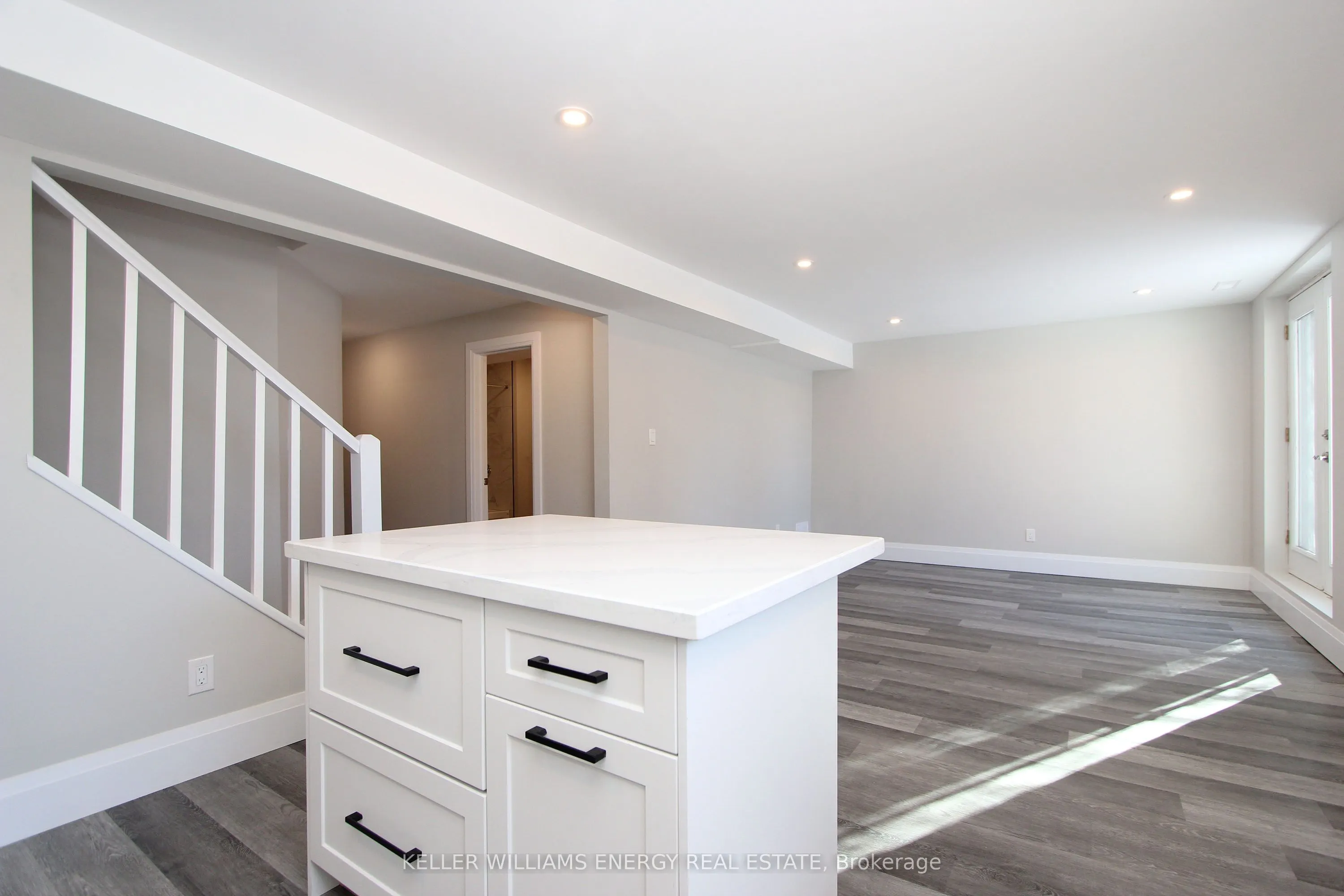 634 Wilson Road N, #Lower