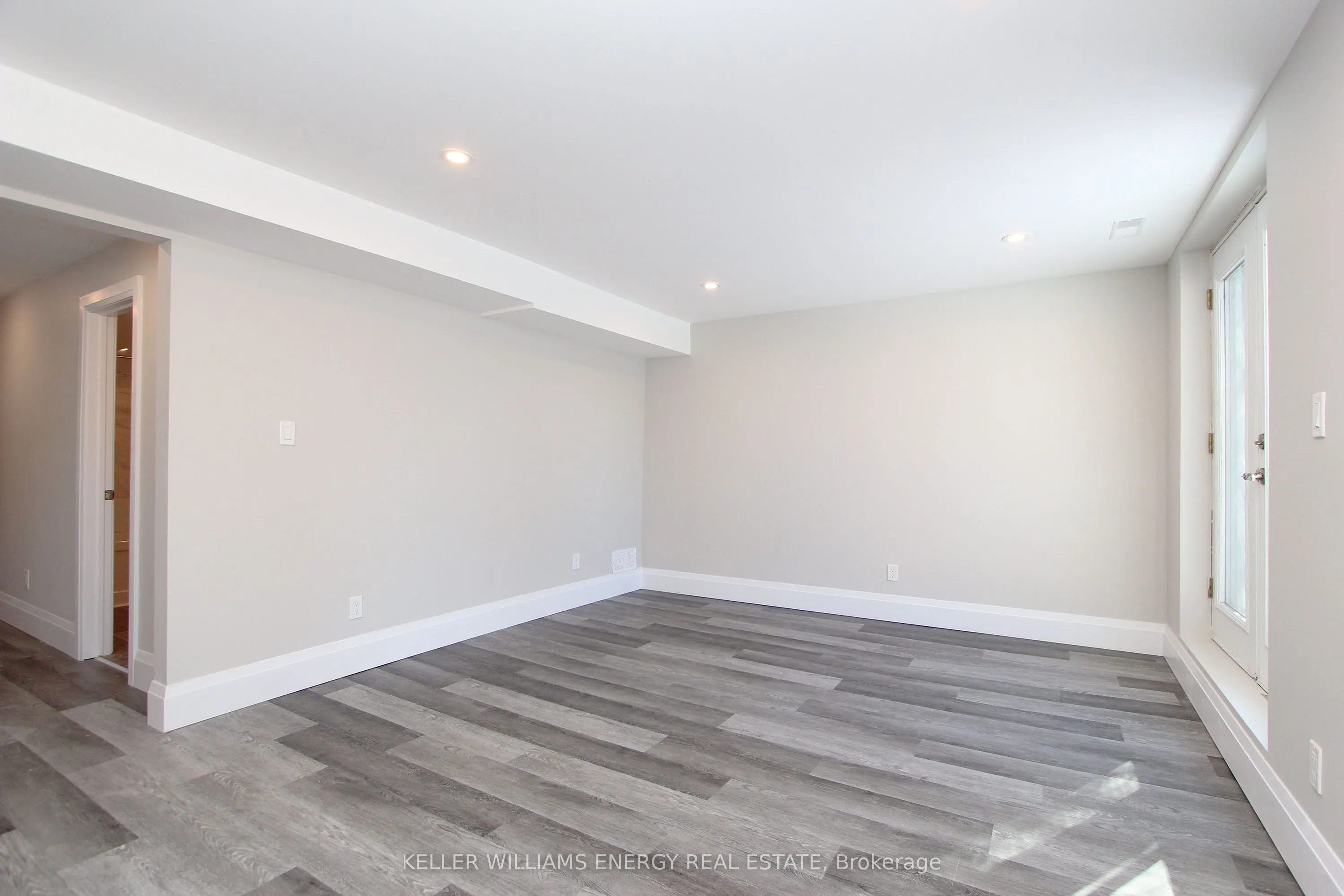 634 Wilson Road N, #Lower