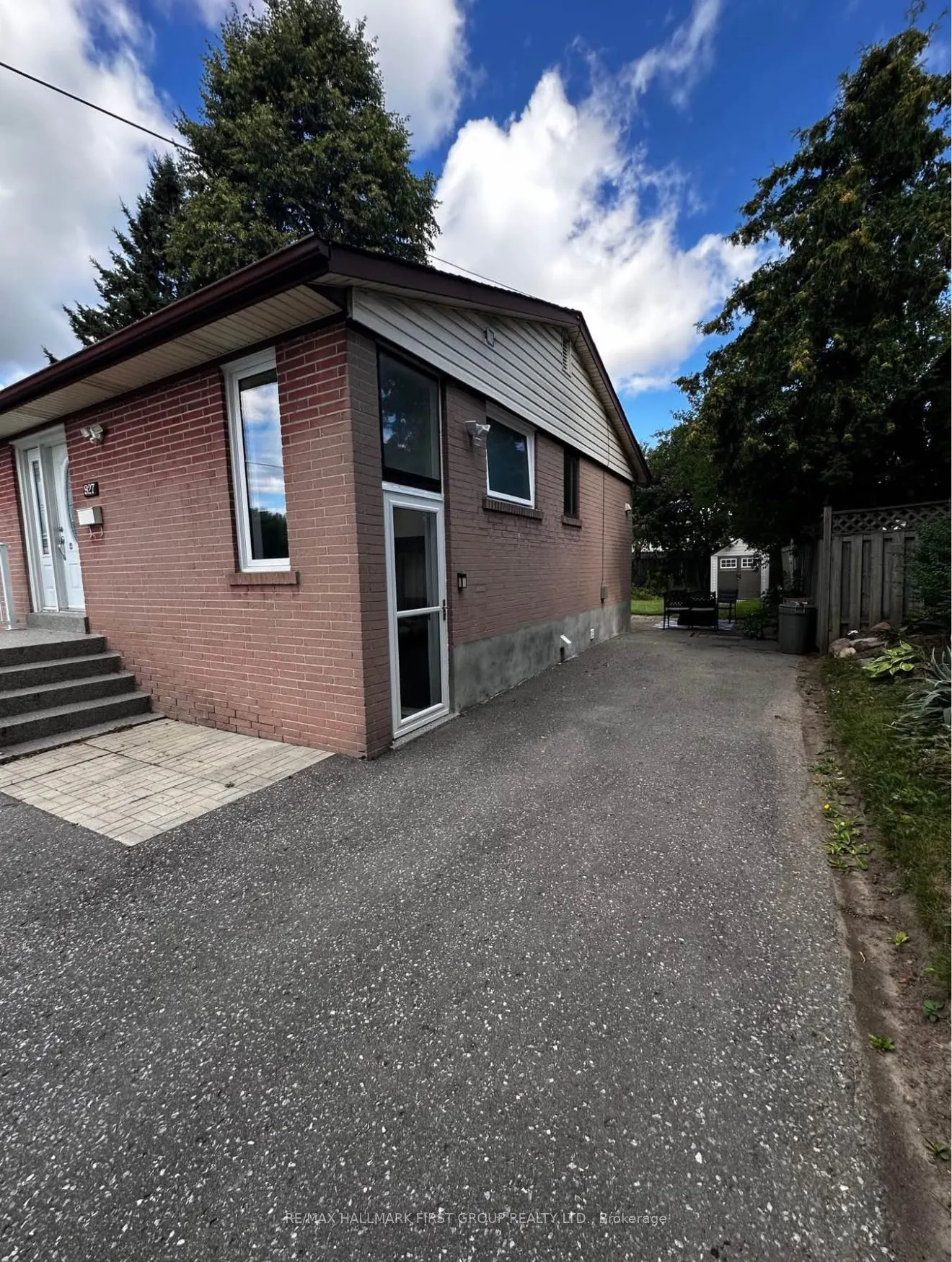 927 Greenwood Crescent