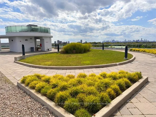 60 Fairfax Crescent, #330