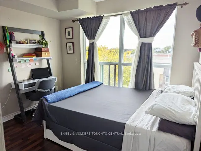60 Fairfax Crescent, #330