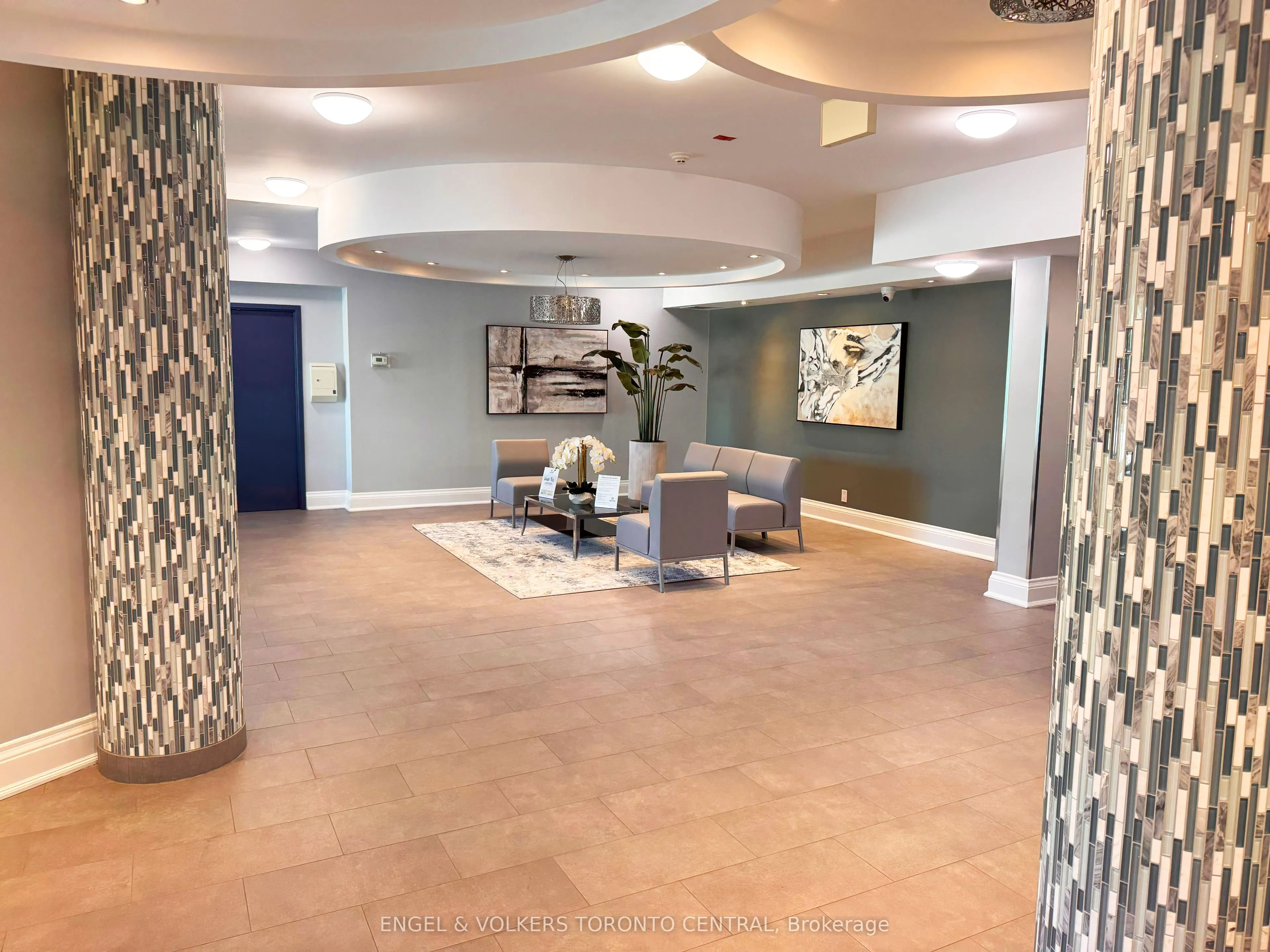 60 Fairfax Crescent, #330