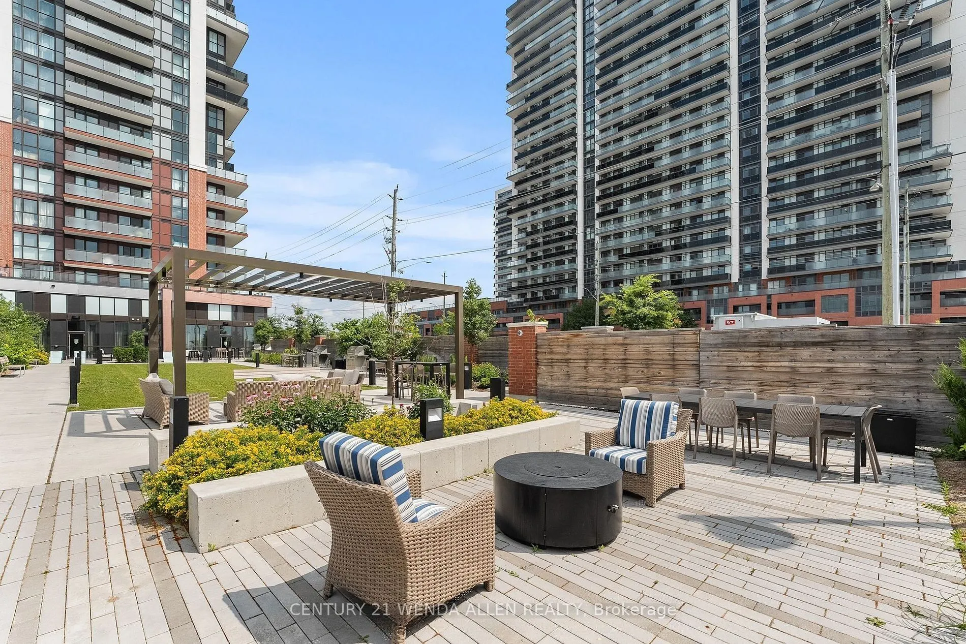 2550 Simcoe Street N, #1901