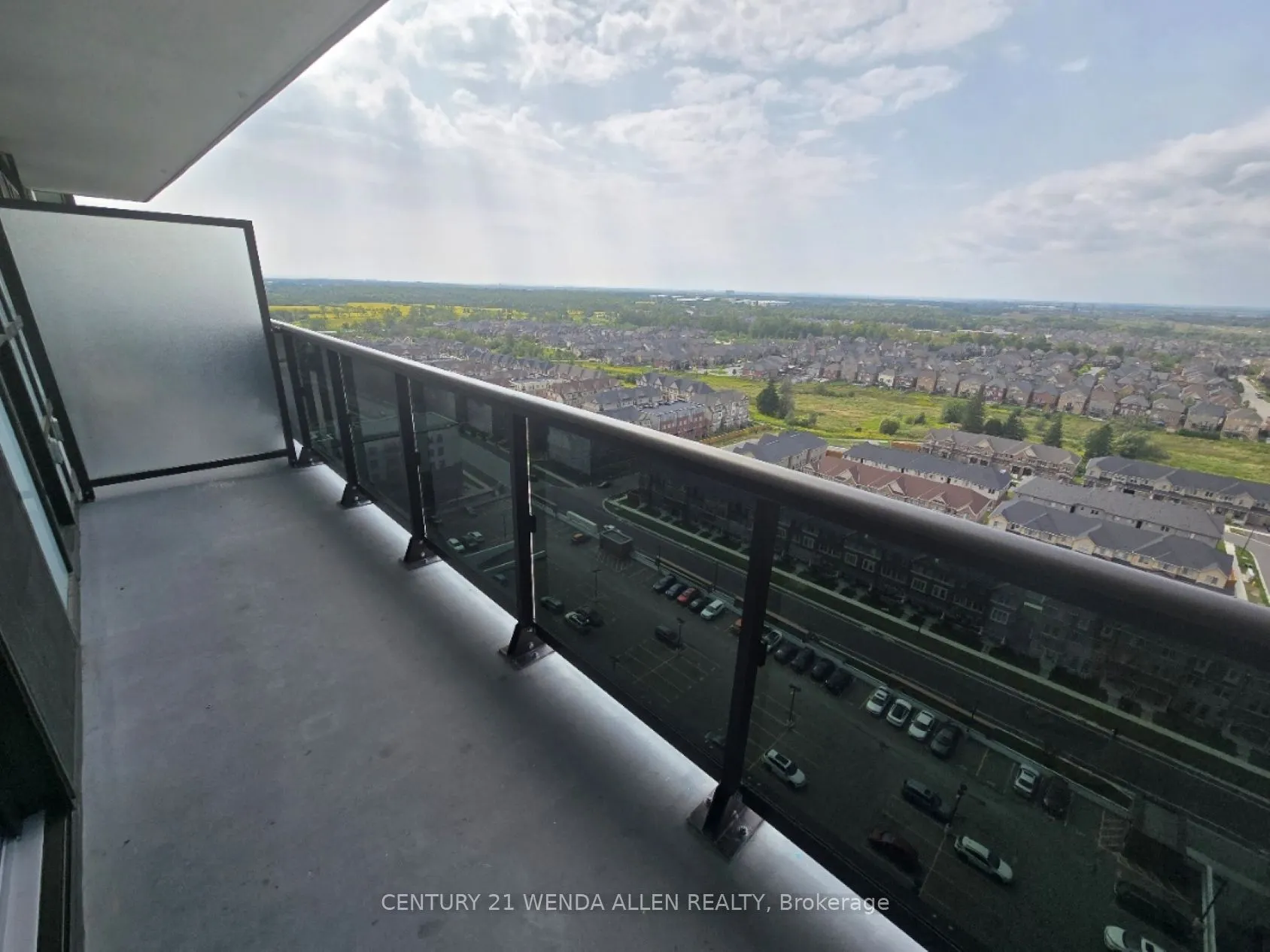 2550 Simcoe Street N, #1901