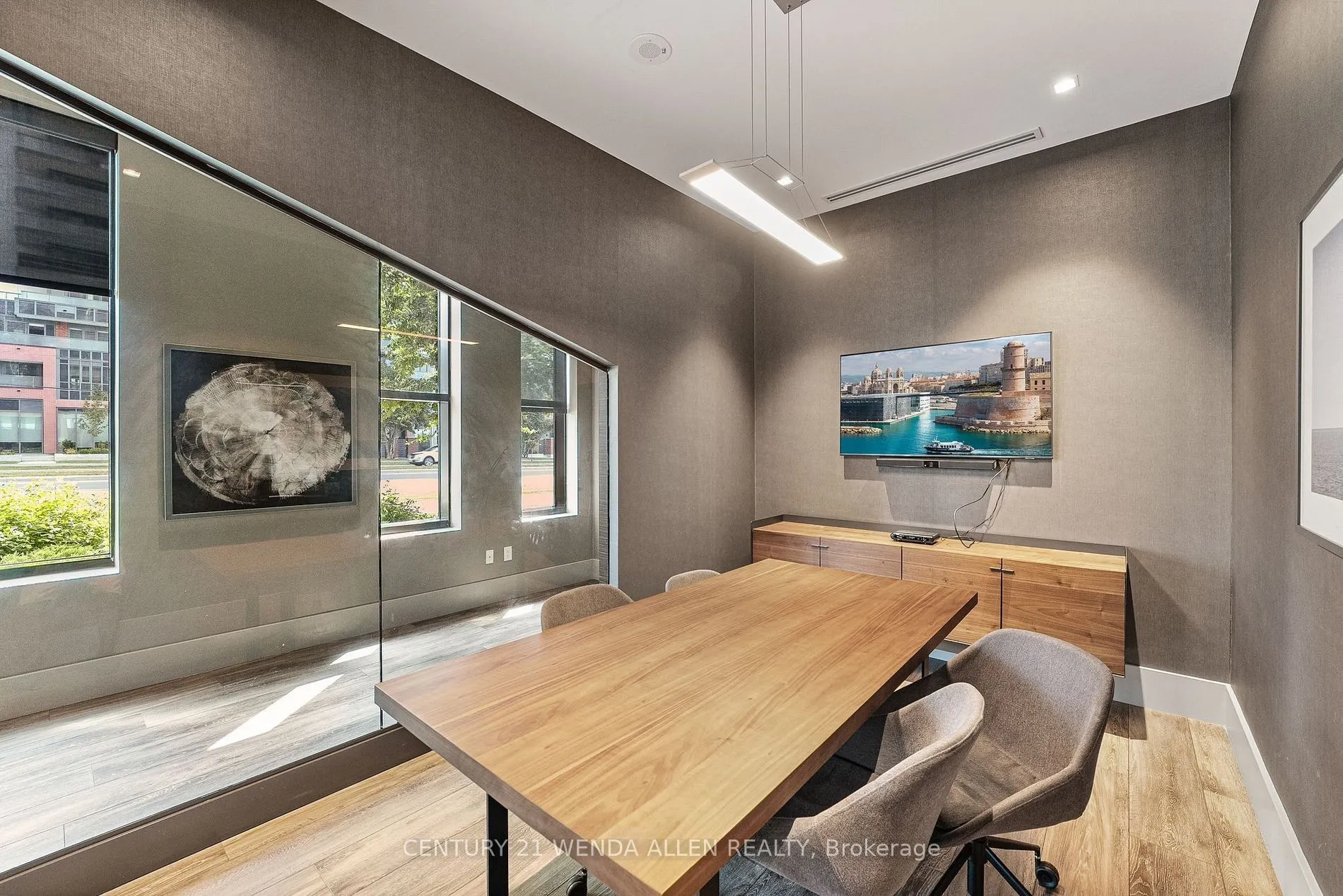 2550 Simcoe Street N, #1901