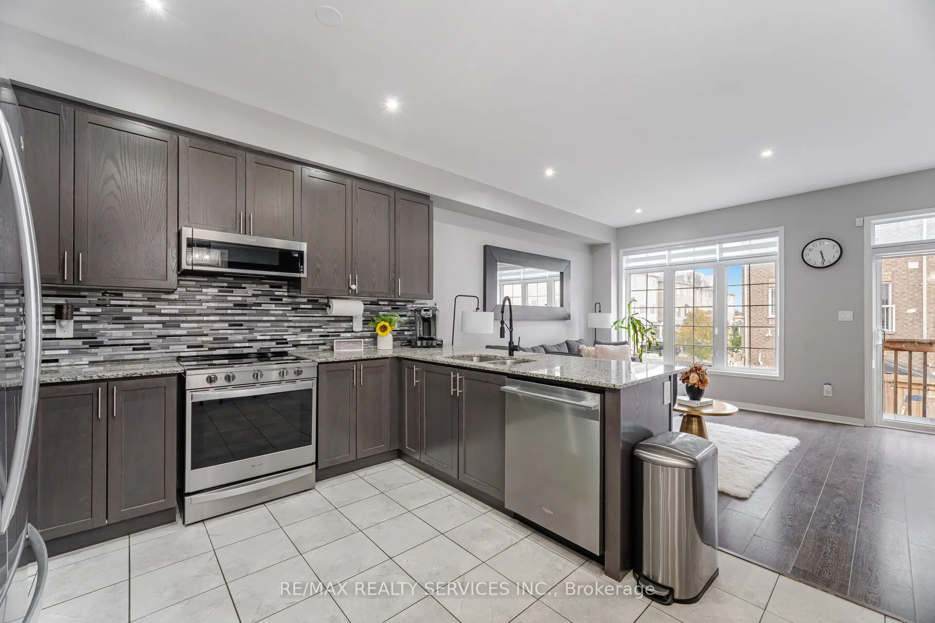 66 Rimrock Crescent