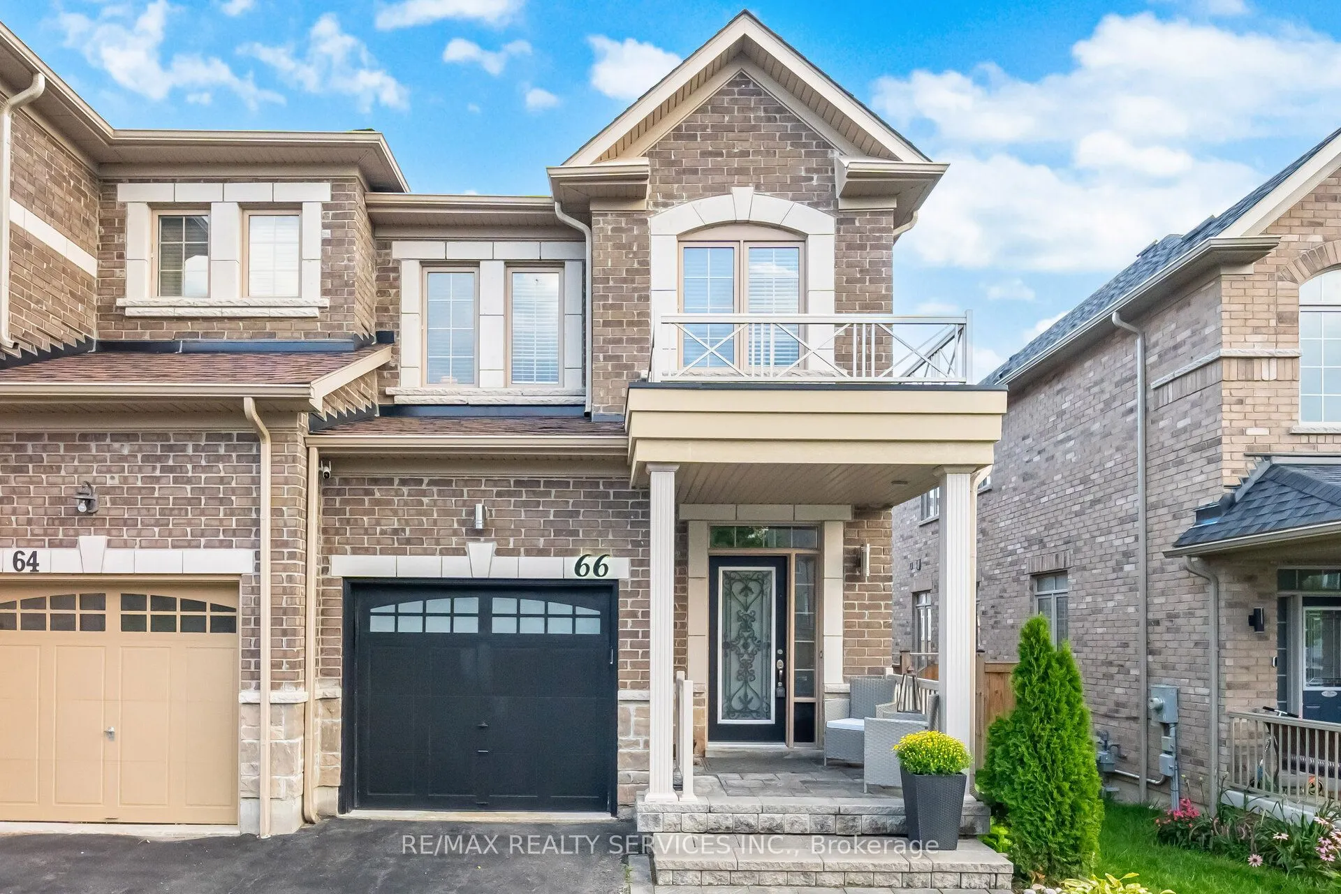 66 Rimrock Crescent