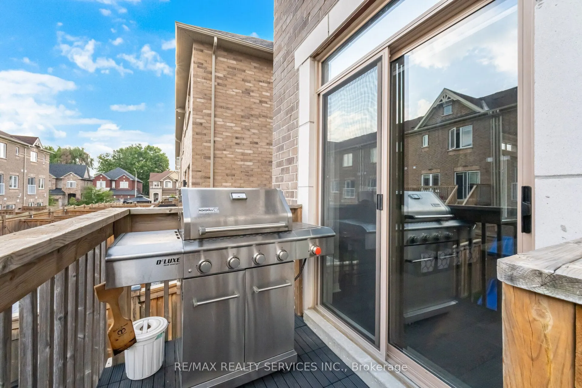 66 Rimrock Crescent