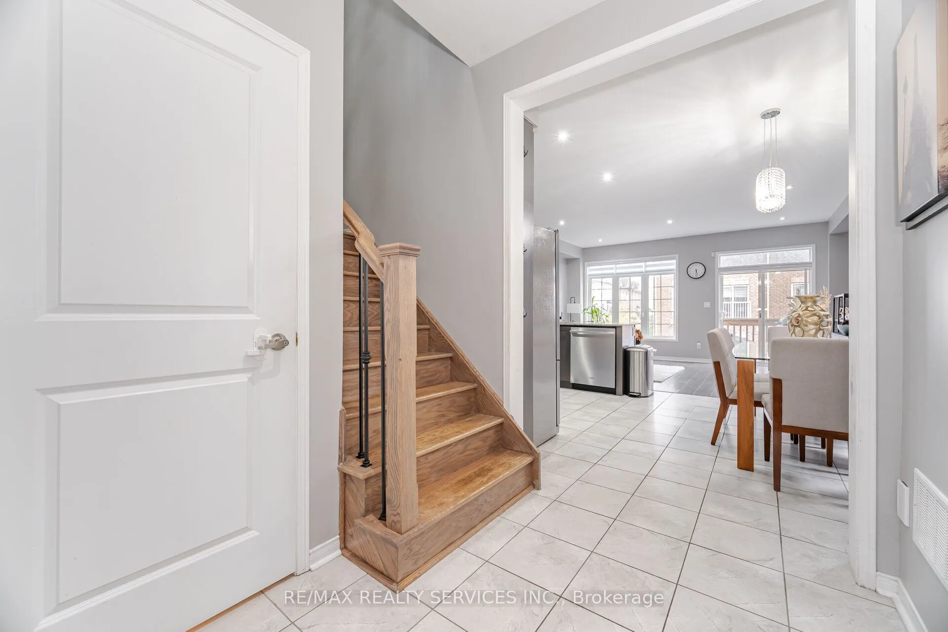 66 Rimrock Crescent
