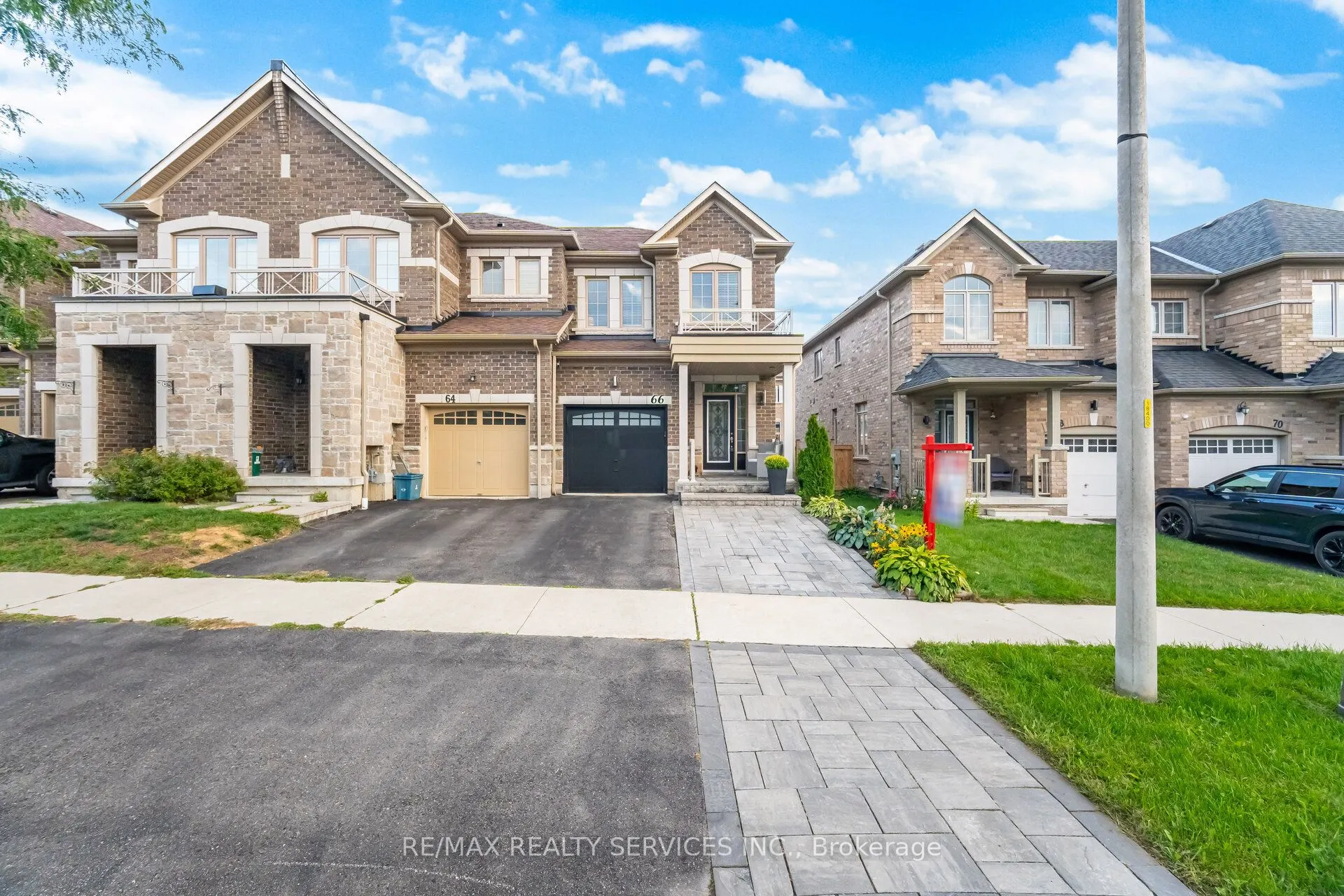 66 Rimrock Crescent