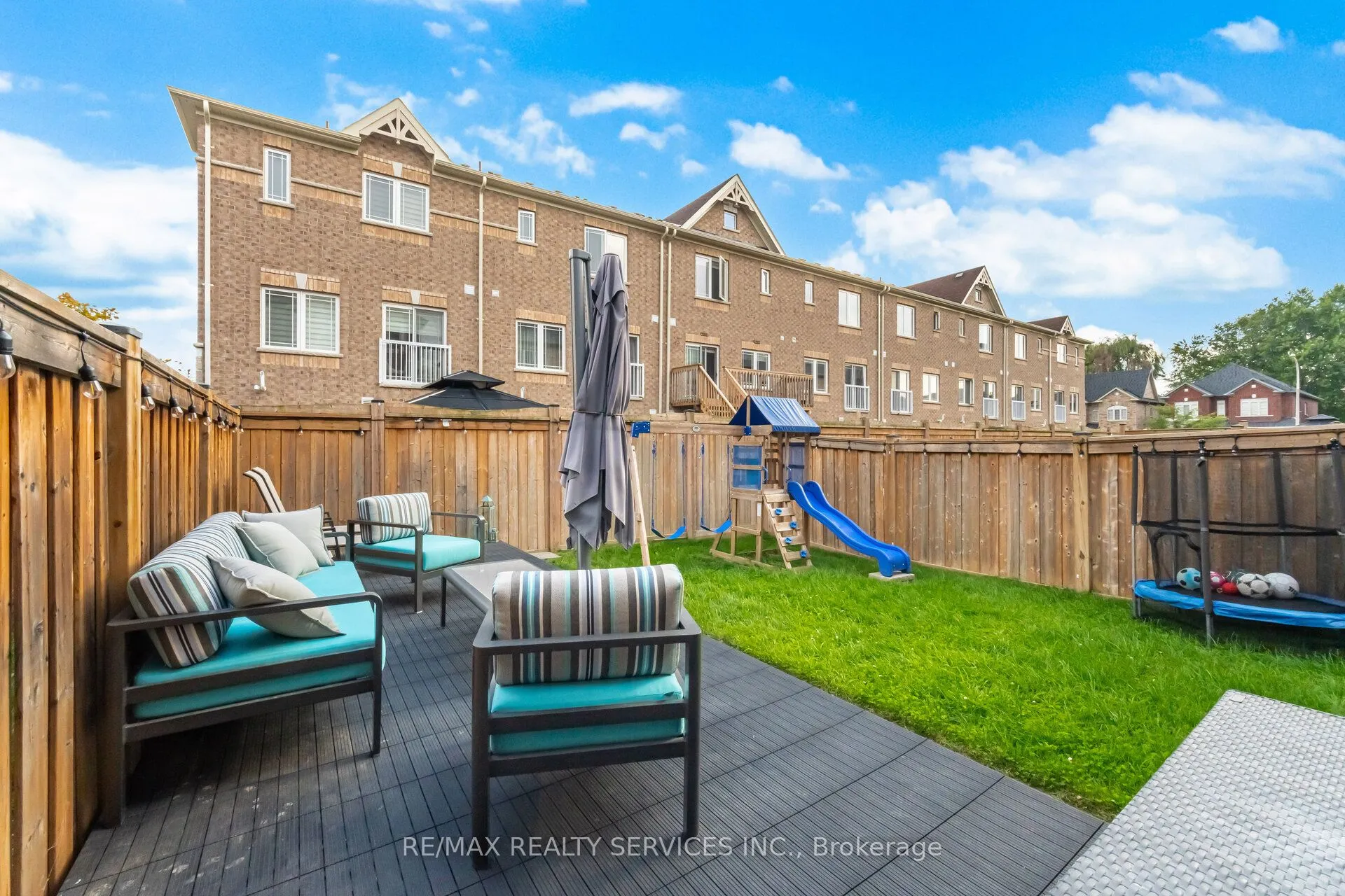 66 Rimrock Crescent