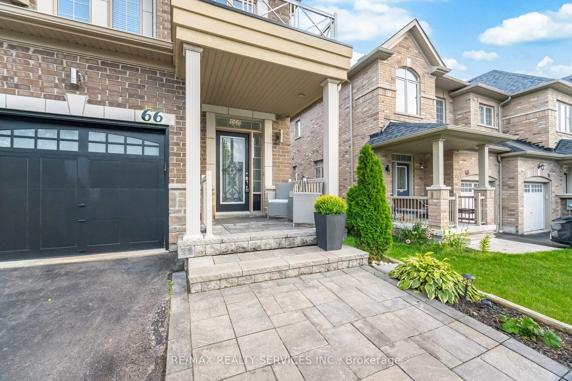 66 Rimrock Crescent