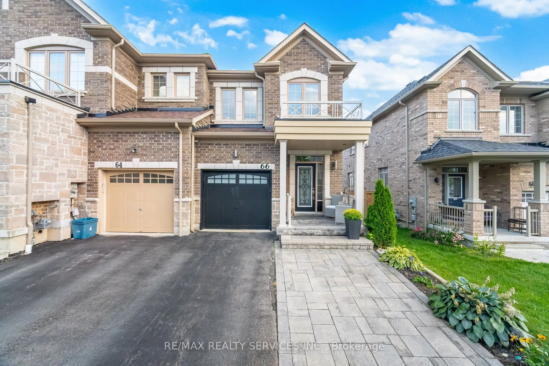 66 Rimrock Crescent