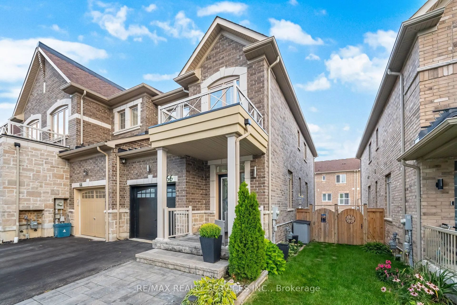 66 Rimrock Crescent