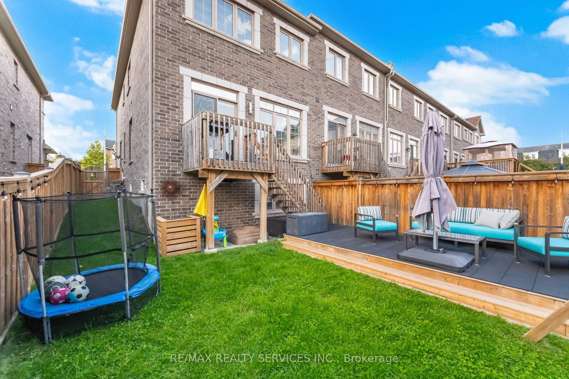 66 Rimrock Crescent