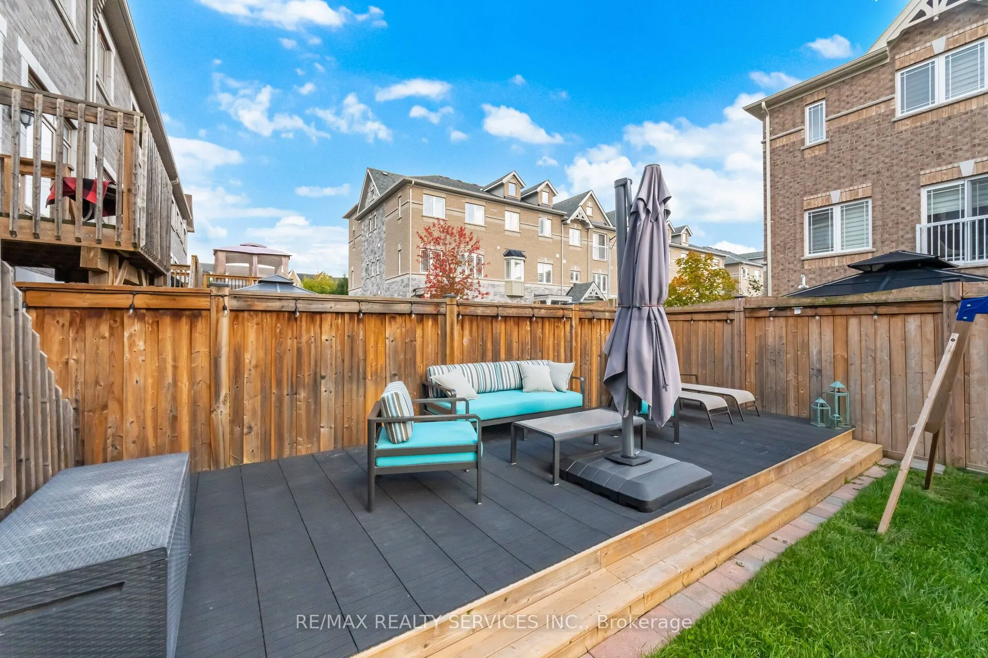 66 Rimrock Crescent