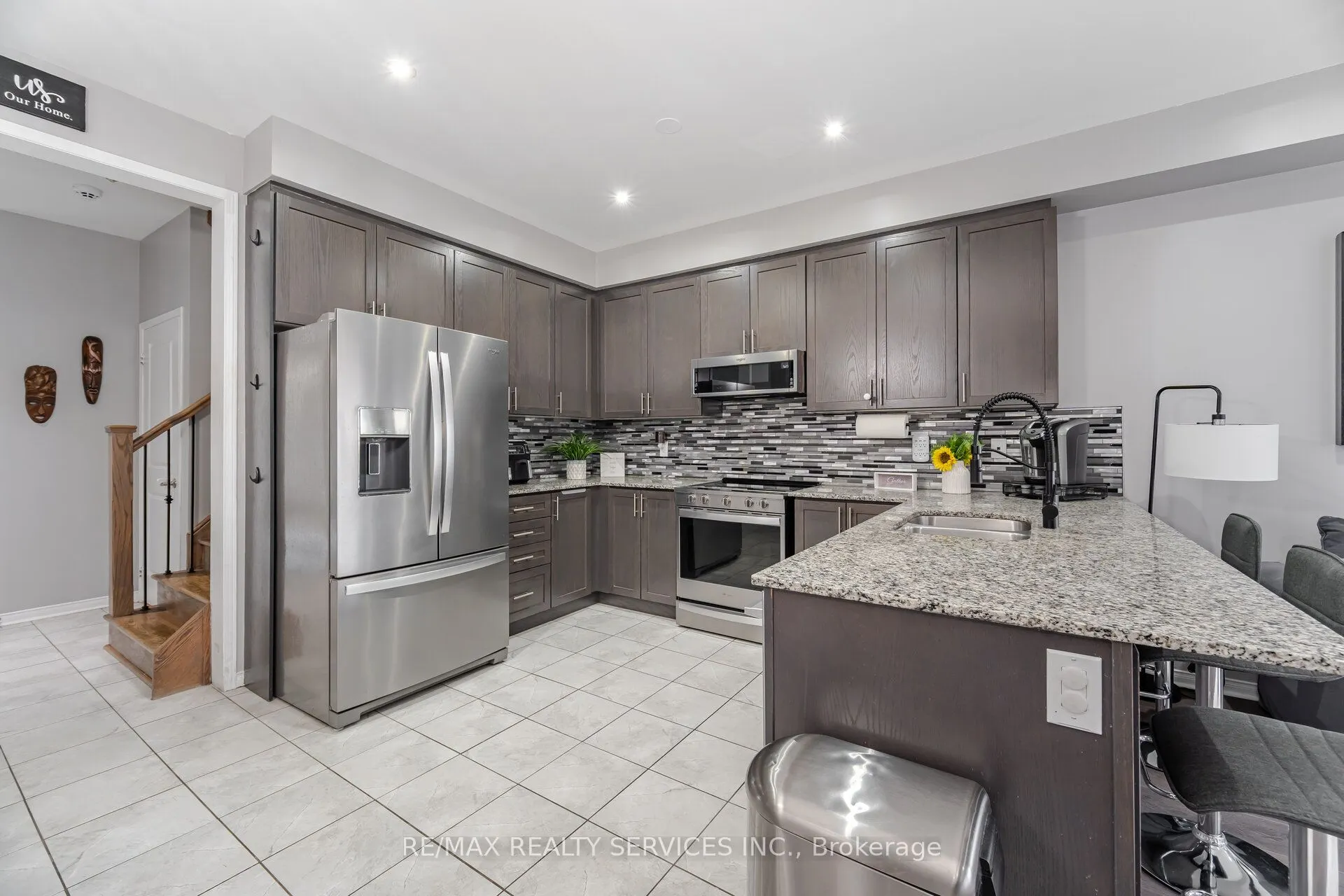66 Rimrock Crescent